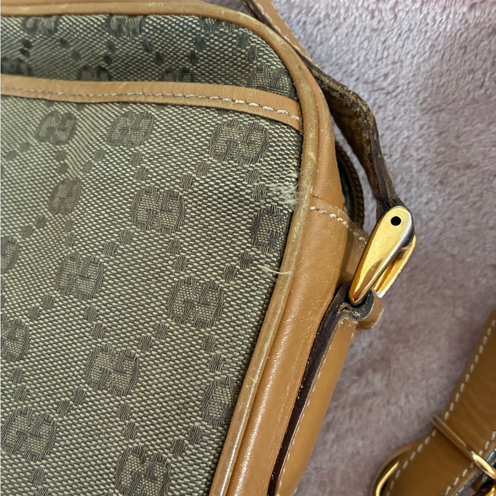 Authentic Gucci Tan and Brown Vintage Crossbody Bag - Rare - Picture 6 of 16